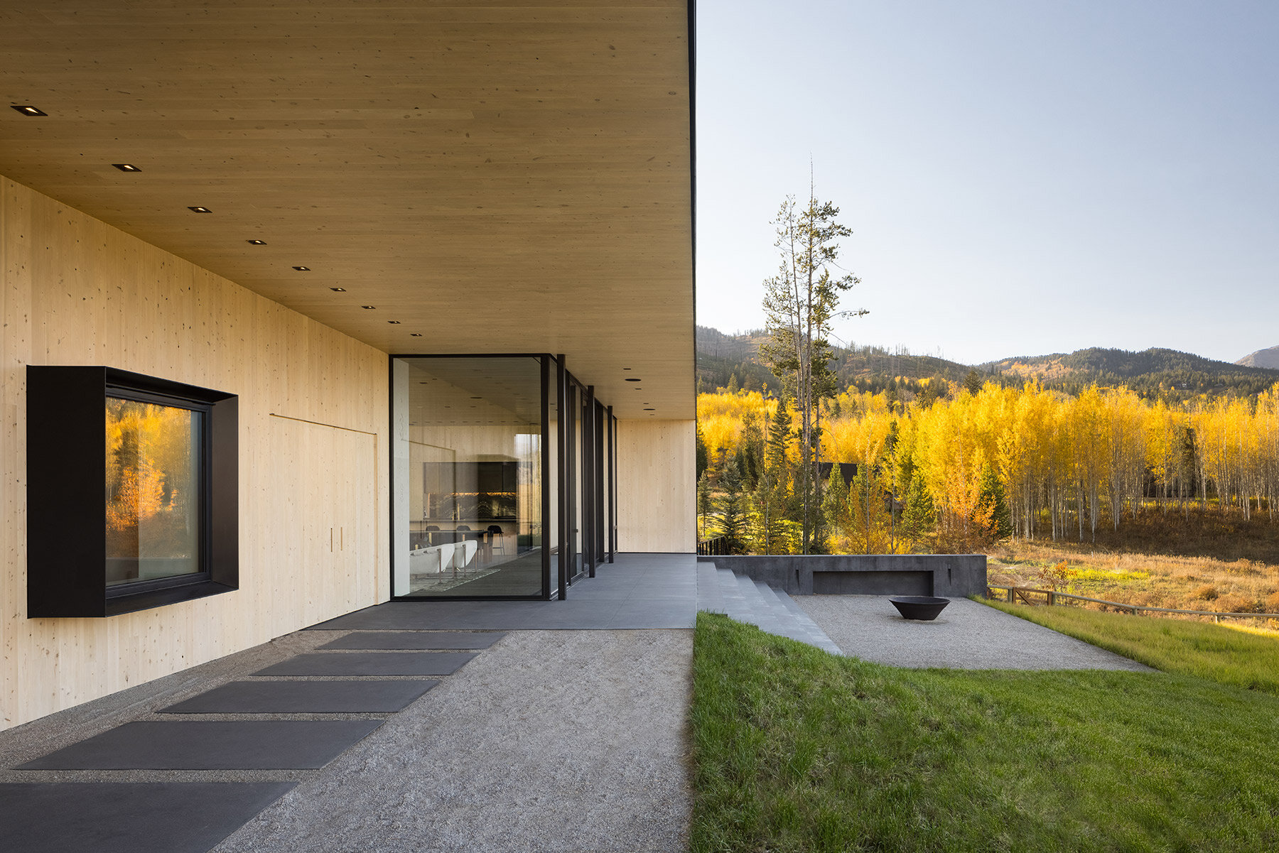 CLB-architects-shinemaker-wilson-wyoming-designboom-08b