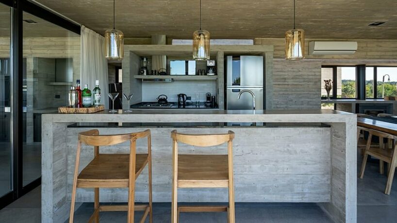 variations in orthogonality and natural light enrich the spatial experience at La Marina House