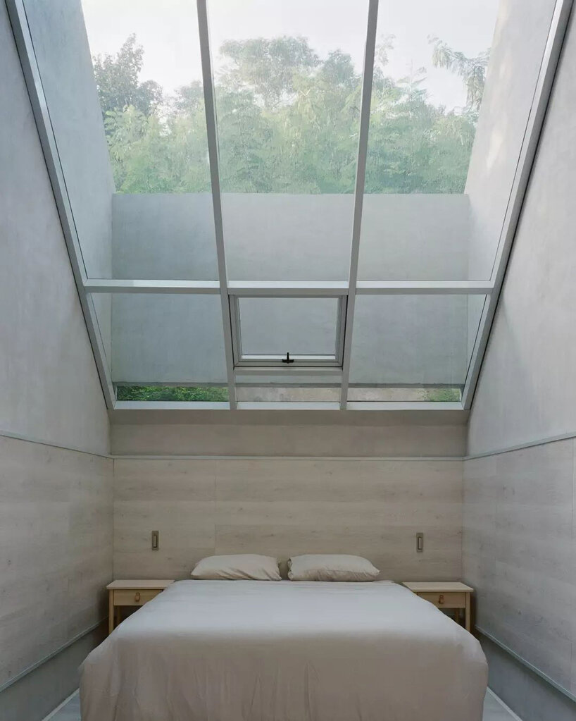 concrete cubes overlooking the ocean and sky compose CAZA's house in the philippines