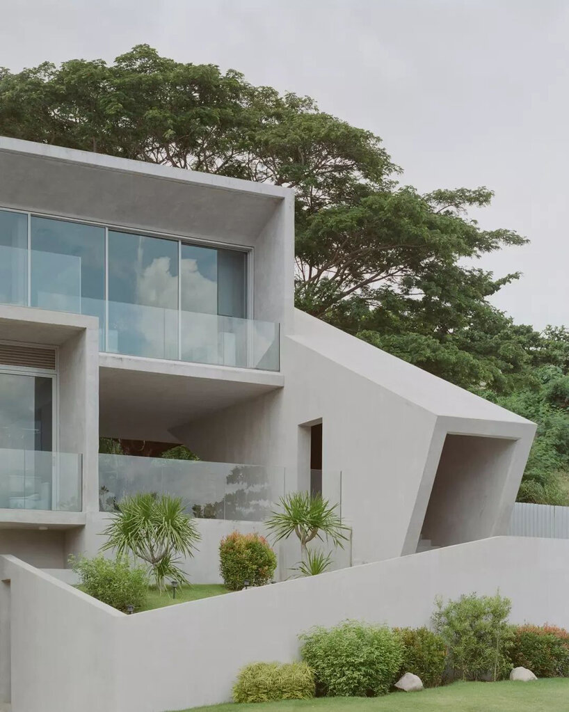 concrete cubes overlooking the ocean and sky compose CAZA's house in the philippines