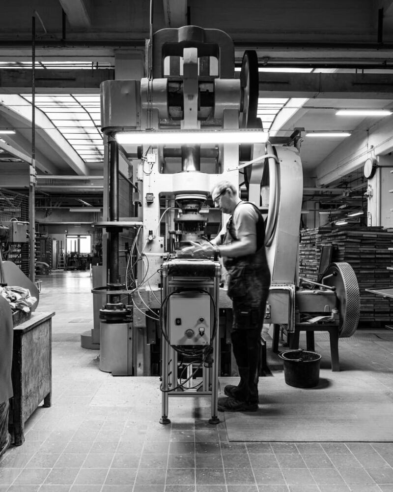 the team rerstored a mighty hydraulic press with a press capacity of up to 75 tons