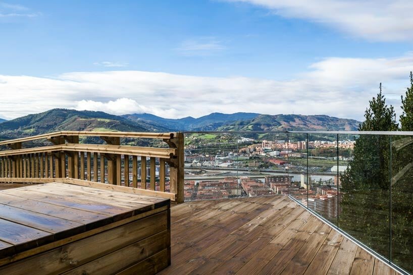 the railing in front of the viewpoints will be made of laminated and tempered glass