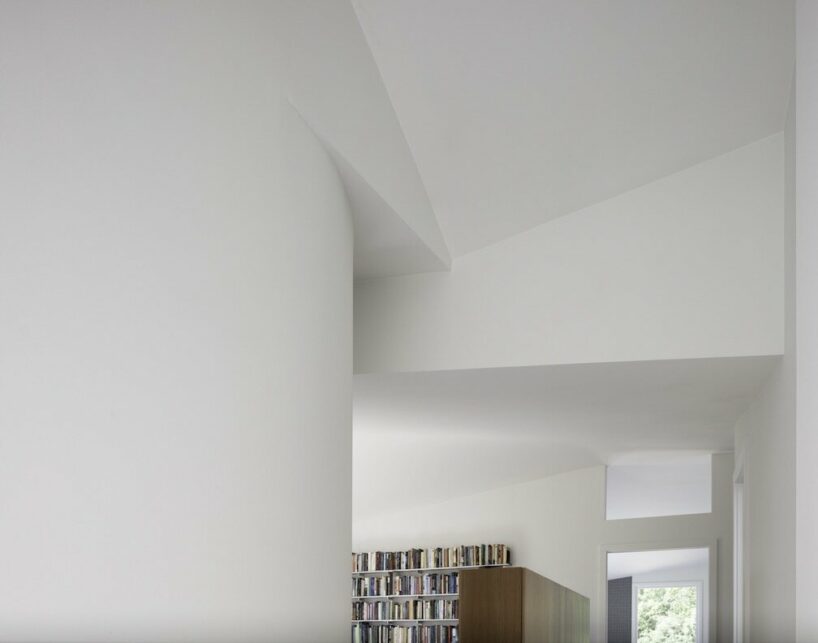 the integration of wood, stone, and concrete elements adds an intriguing dynamic to the interior of the house