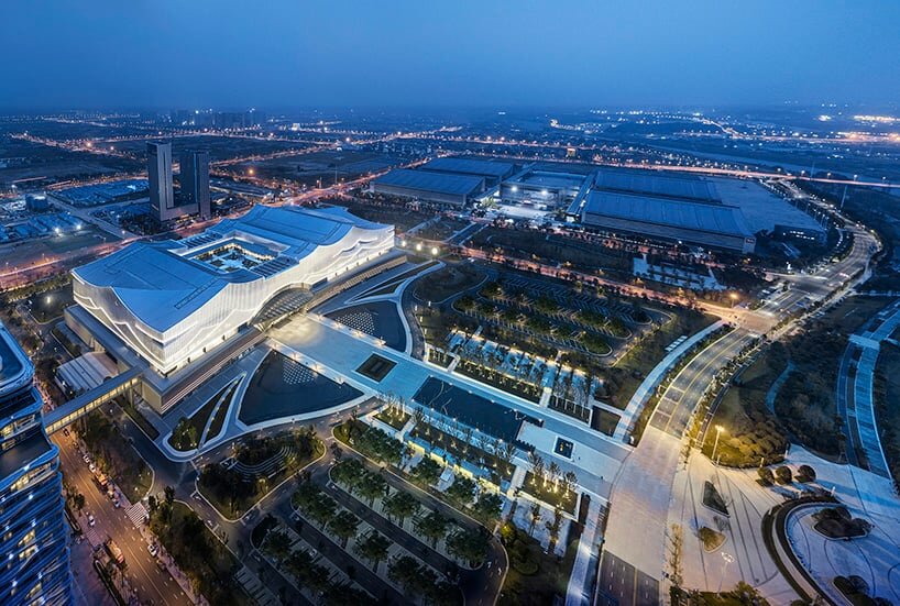 the project overview highlights its strategic location in the High-speed Railway New Town, covering 212,700 sqm