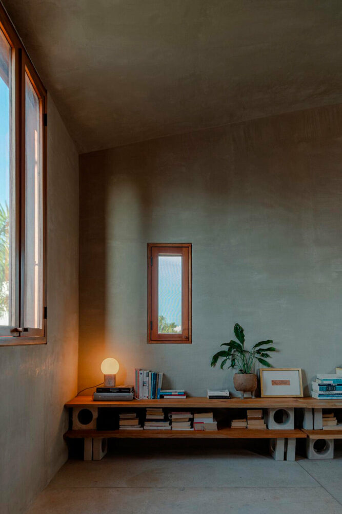 La Posmoderna provides a visually and sensorily engaging experience where architecture and life seamlessly merge