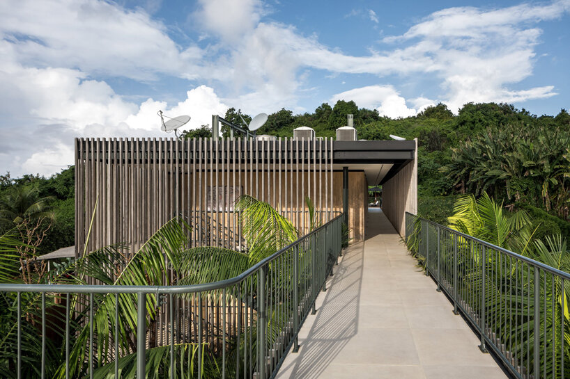 Maria Flor Inn project seamlessly integrates with the natural environment of the island