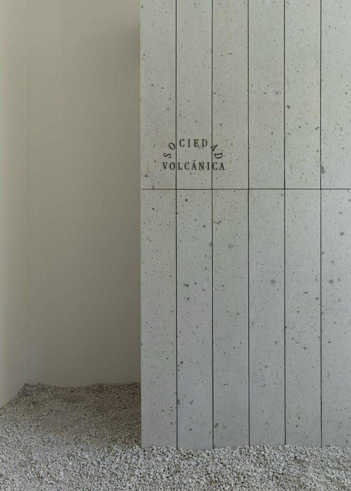 mexican 'Toba volcánica' stone that consists of minerals, glass and volcanic debris serves as the centerpiece