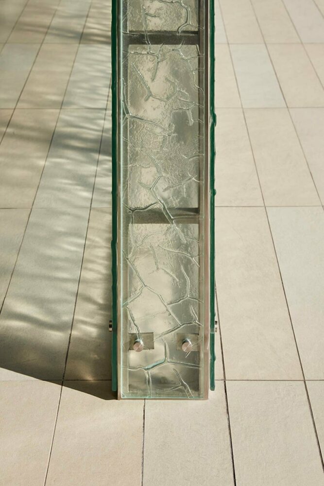 textured glass used for short walls