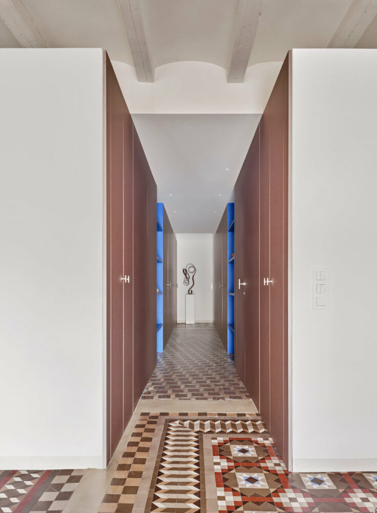 dark blue lacquered wooden shelves accentuate design elements 