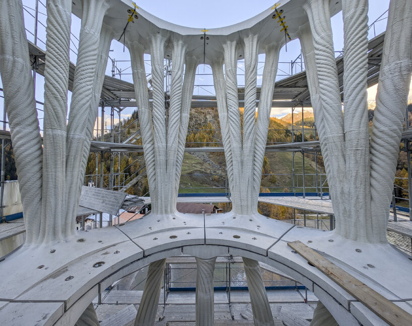 photo by Andrei Jipa