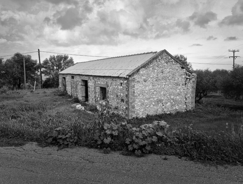P4architecture subterranean retreat barn house rhodes