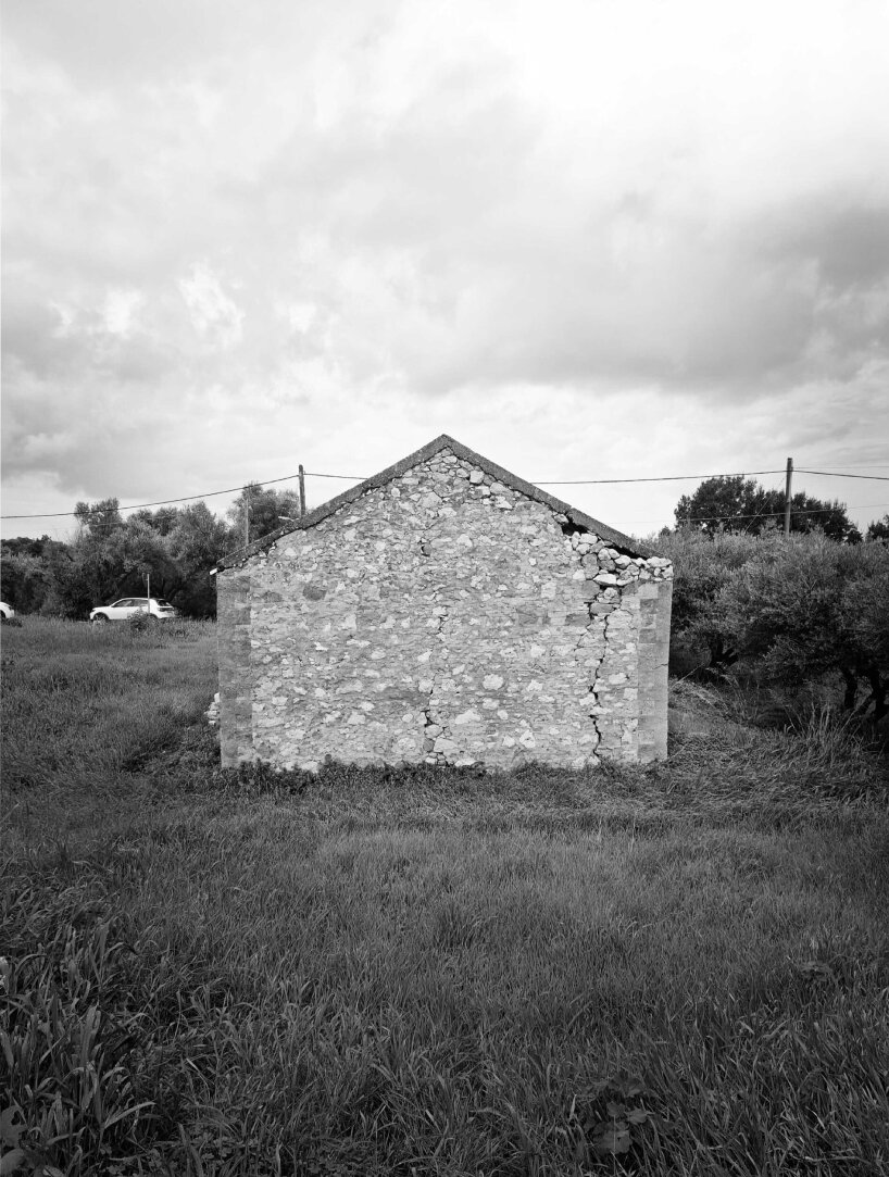 P4architecture subterranean retreat barn house rhodes
