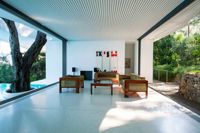 indoor-outdoor living room