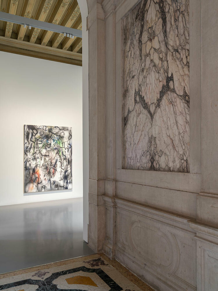 Julie Mehretu, Maahes (Mihos) torch, 2018-2019, Pinault Collection Installation view, “Julie Mehretu. Ensemble”, 2024, Palazzo Grassi, Venezia. Ph. Marco Cappelletti © Palazzo Grassi, Pinault Collection 