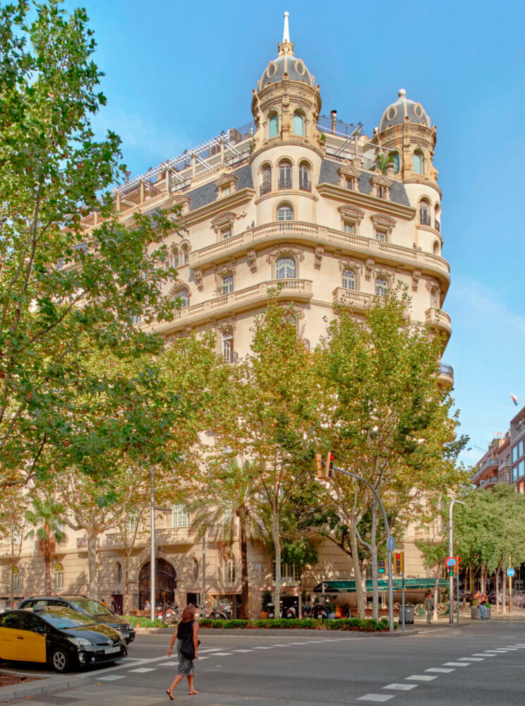the building was constructed in 1929 by Domenec Sugrañes, a disciple of Antoni Gaudí