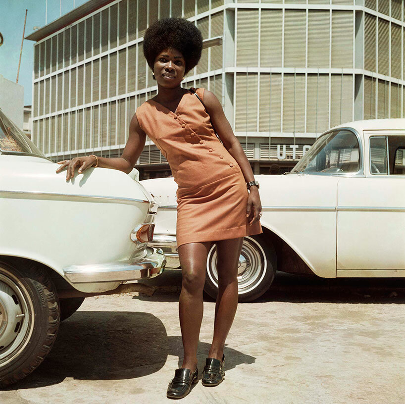 Sick Hagemeyer shop assistant as a seventies icon posing in front of the United Trading Company headquarters, Accra, 1971 © James Barnor. courtesy of galerie Clémentine de la Féronnière