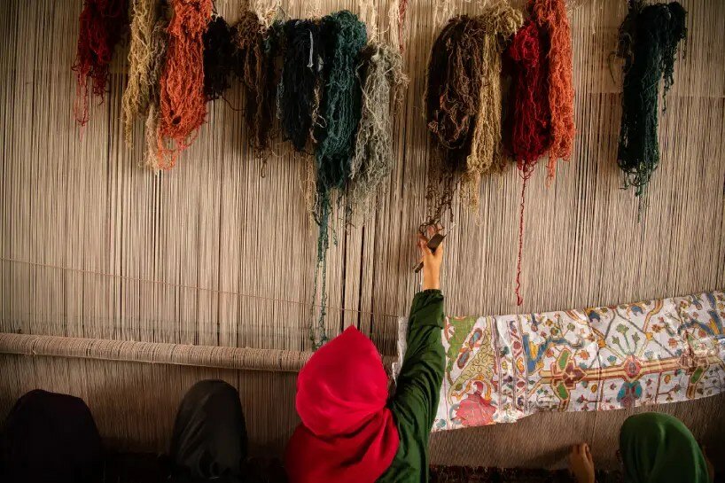 weaving poems gives voice to women carpet artisans of afghanistan at design doha