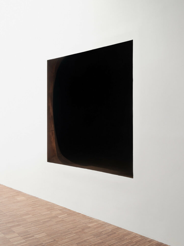 Anish Kapoor, Memory, 2008. image © David Stjernholm