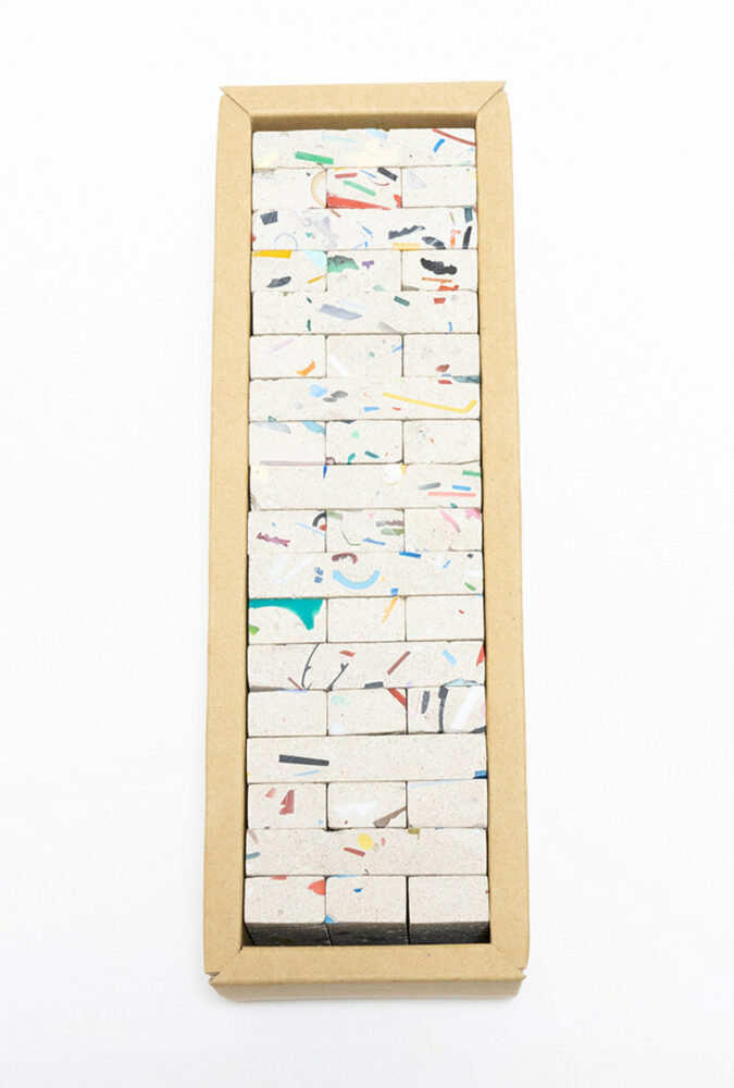 the materials’ color patterns vary by the collection site and season