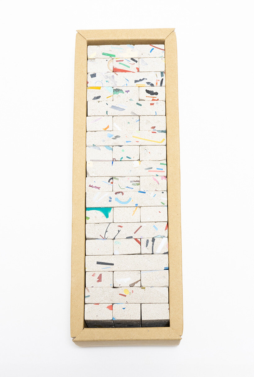 the materials’ color patterns vary by the collection site and season