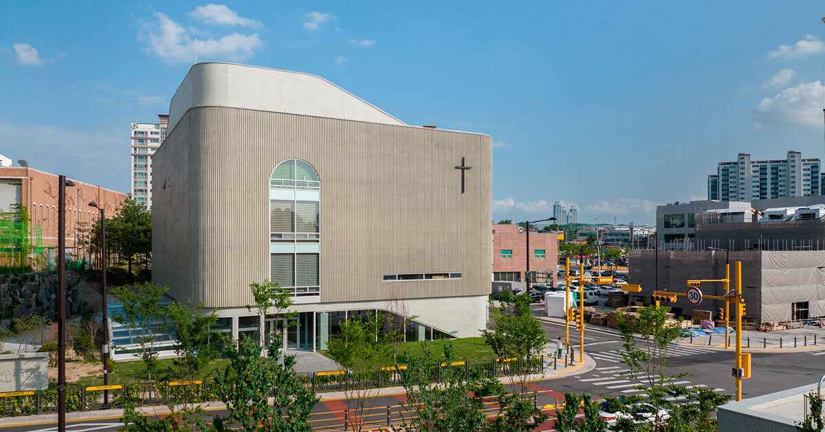 ribbed concrete skin encloses evergreen church by kode architects