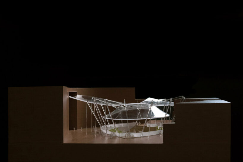 1:200 physical model of the floating courtyard | image by Qinrong Liu