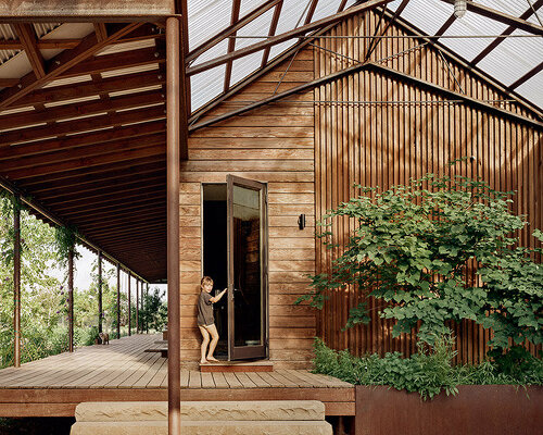 roam ranch: baldridge architects designs modern home for rural texas