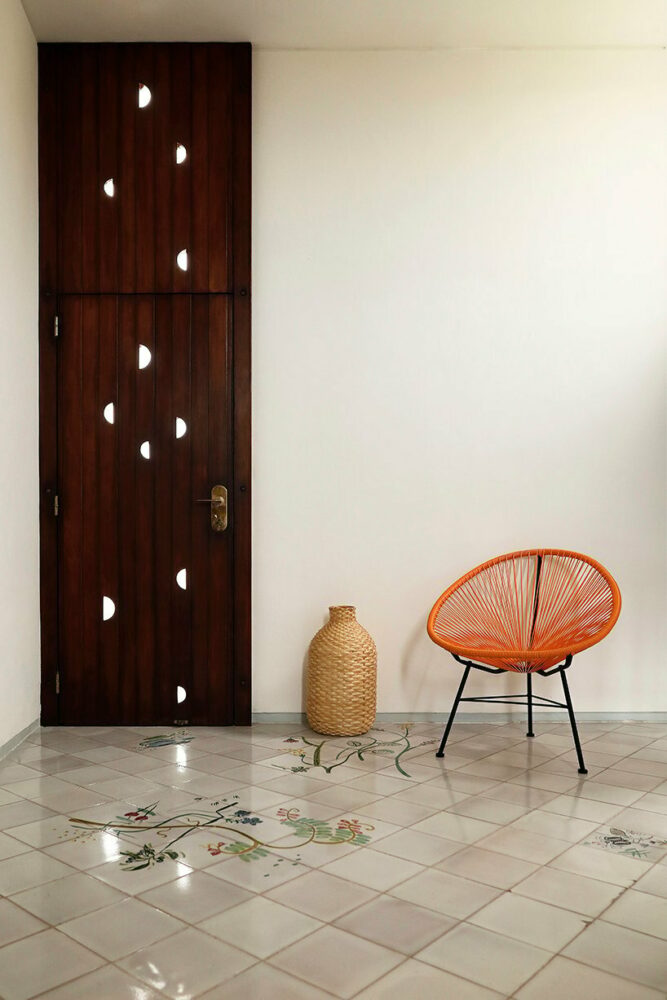 Acapulco chair on the first floor