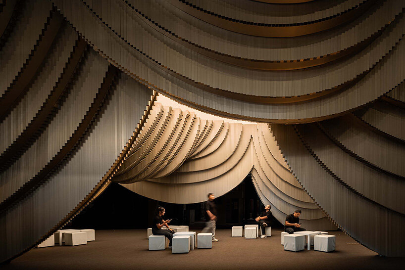 aluminum grotto has design