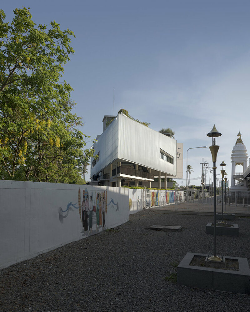 the quirk of the building reaches the highest point of 17 meters