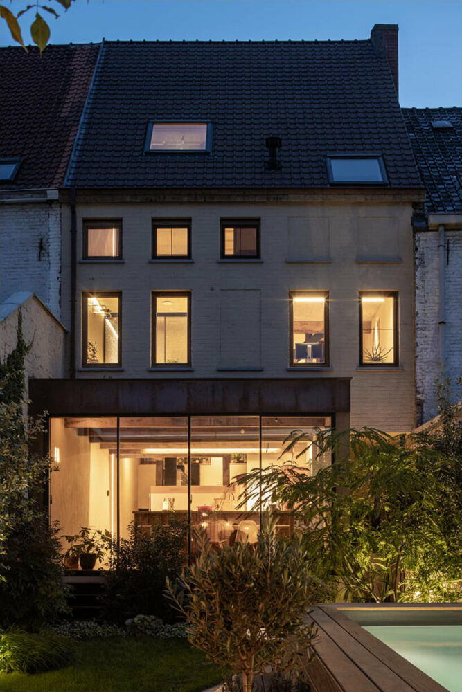 the kitchen offers a view to the garden and the stable