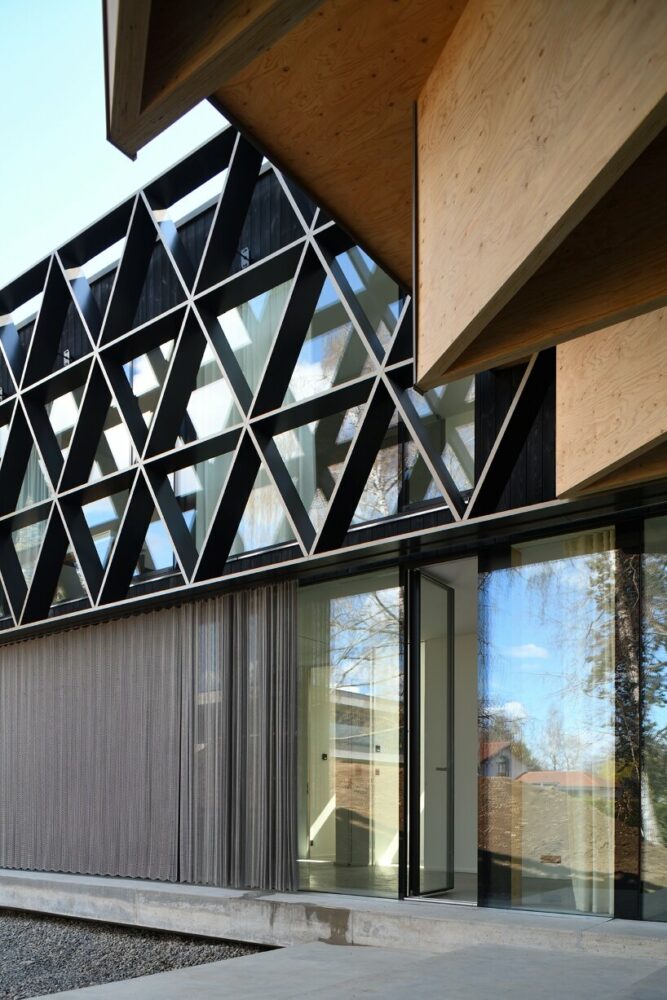 thin roof overhangs ensure the structure's durability by providing rain protection