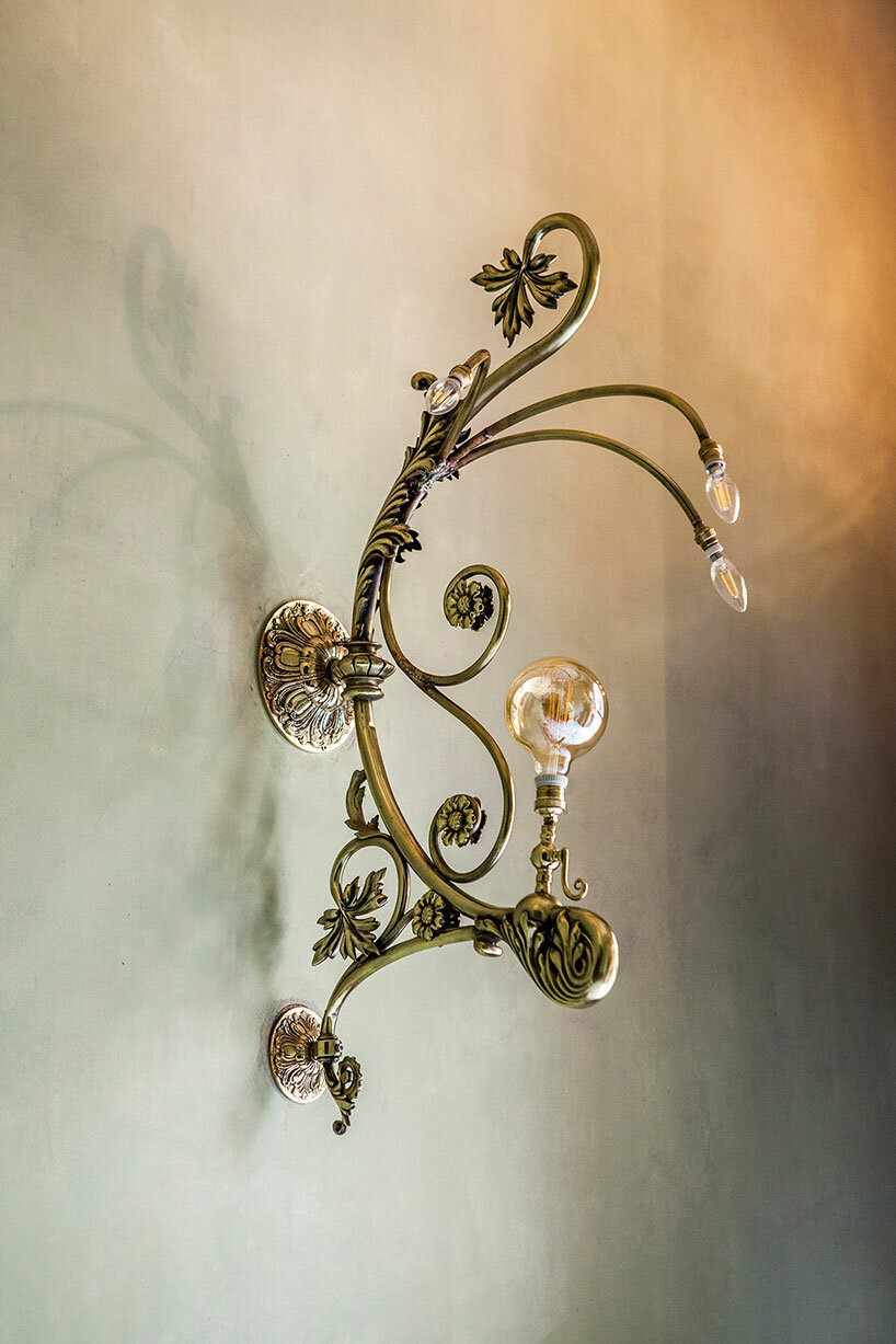 art deco lighting fixture in casa alesan's entrance hall