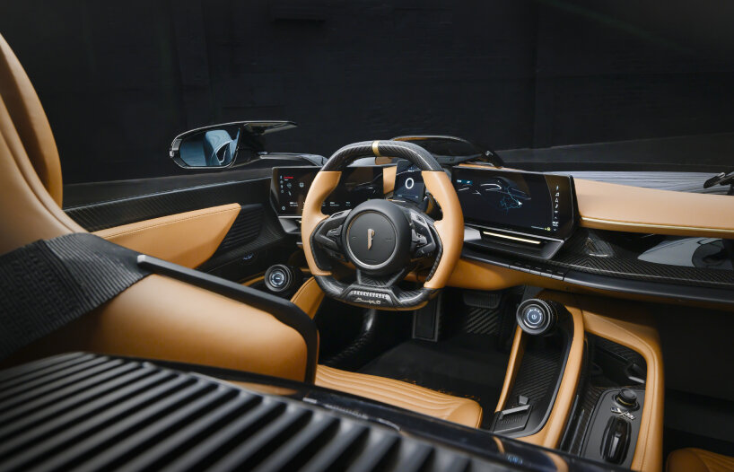 Argento Vittorio gloss paint finishes the bodywork