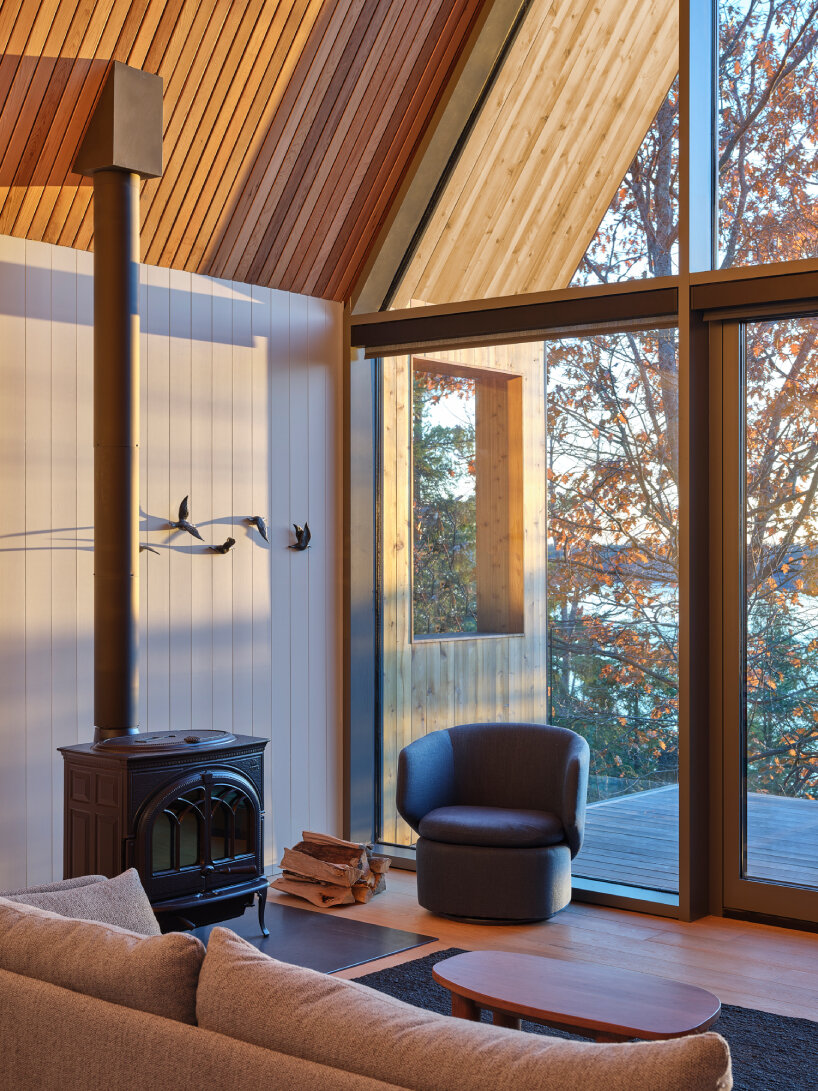 dubbeldam's rustic cottage in canadian woodlands unfolds across two split gables