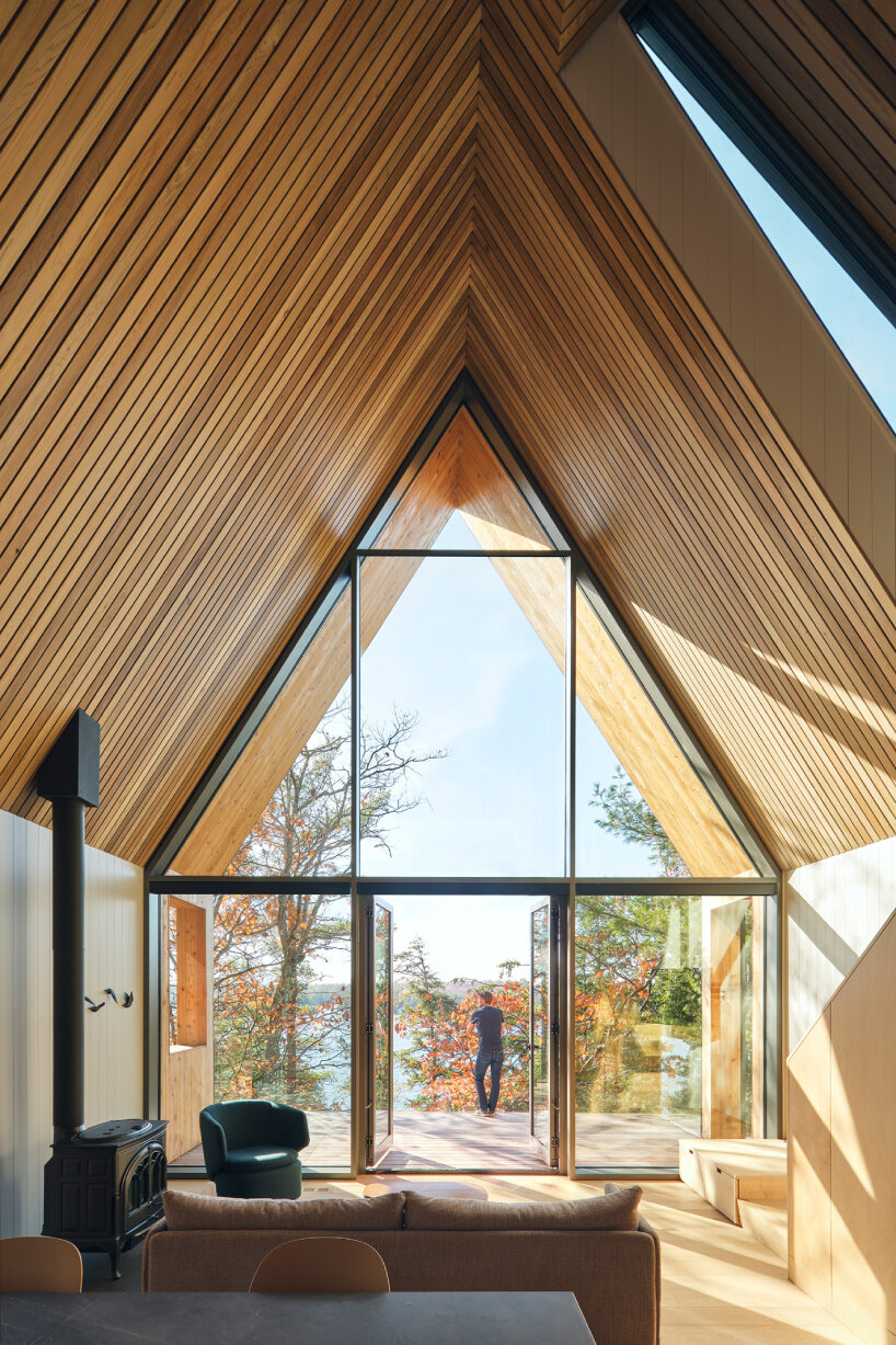 dubbeldam's rustic cottage in canadian woodlands unfolds across two split gables