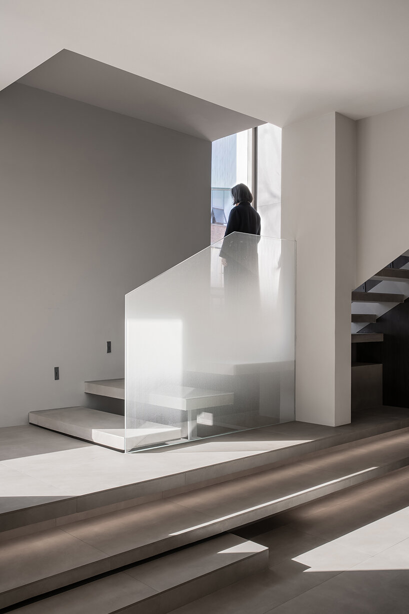 CUN design transforms 70s textile warehouse into clothing brand headquarters in beijing