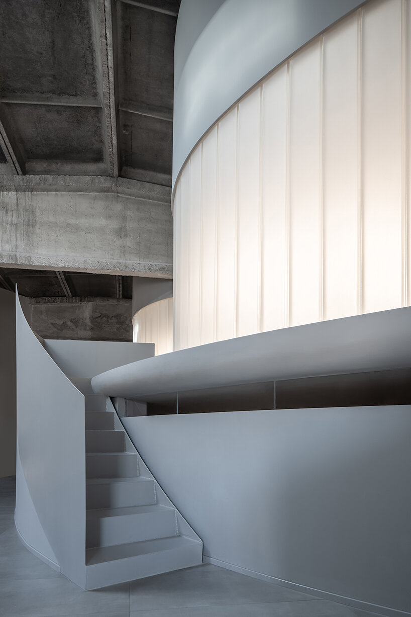 CUN design transforms 70s textile warehouse into clothing brand headquarters in beijing