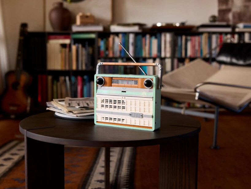 functional lego retro radio