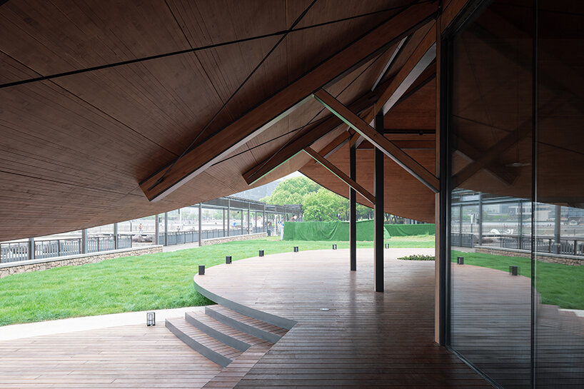 platforms of varying heights under the eaves