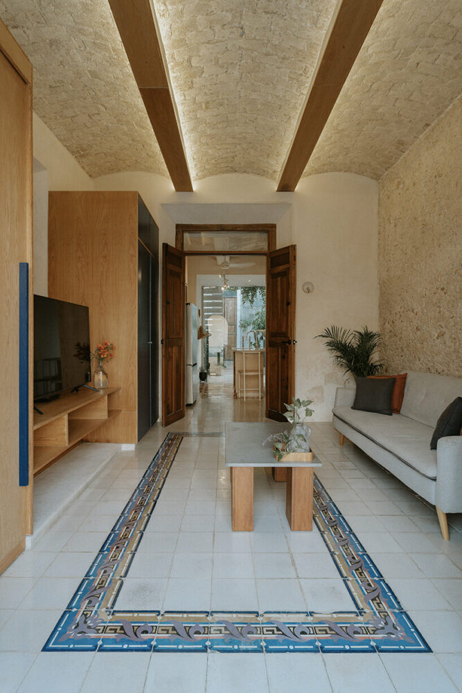vaulted slabs supported by arches form the distinctive roof of the living area