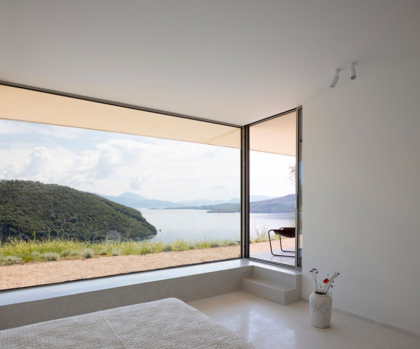 bedroom view of the bay of Desimi