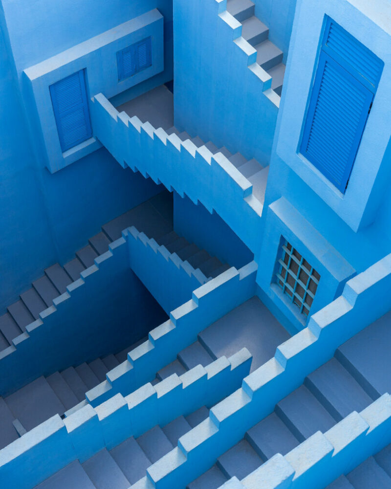 márton mogyorósy casts a lens on richard bofill’s iconic la muralla roja in spain