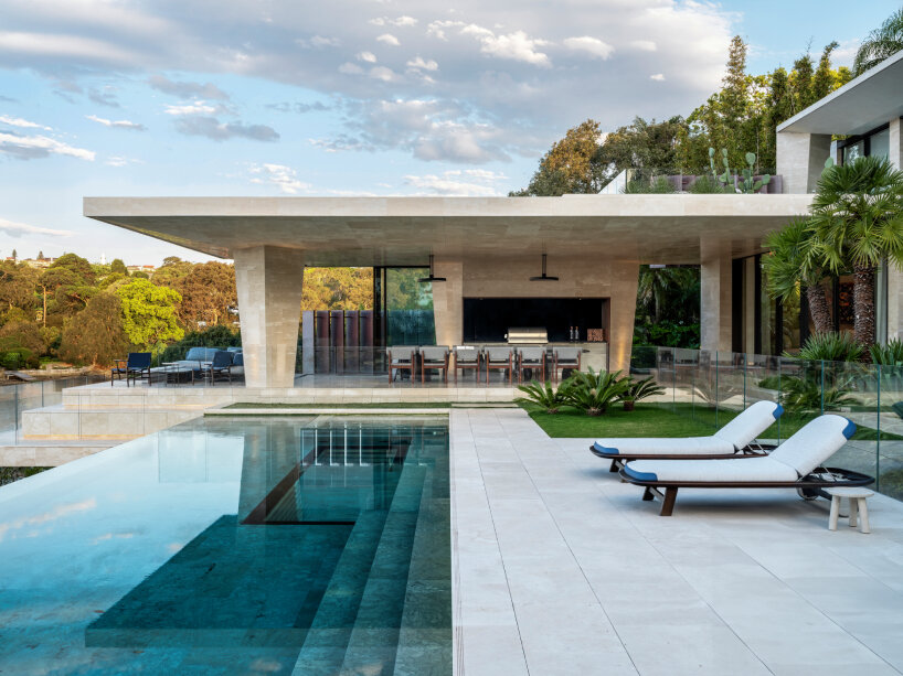 SAOTA's water's edge villa echoes the tones and textures of australia's sandstone cliffs