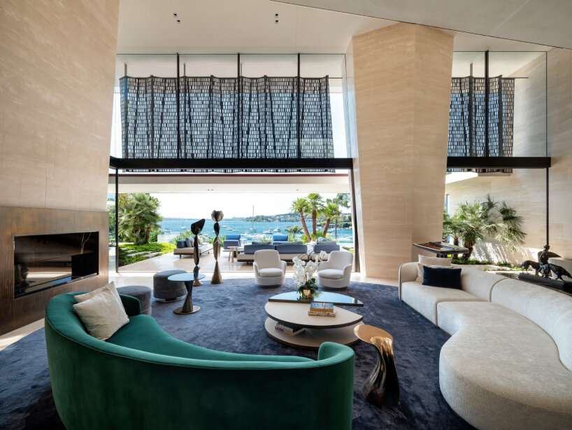 SAOTA's water's edge villa echoes the tones and textures of australia's sandstone cliffs