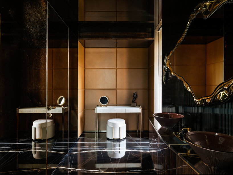 SAOTA's water's edge villa echoes the tones and textures of australia's sandstone cliffs