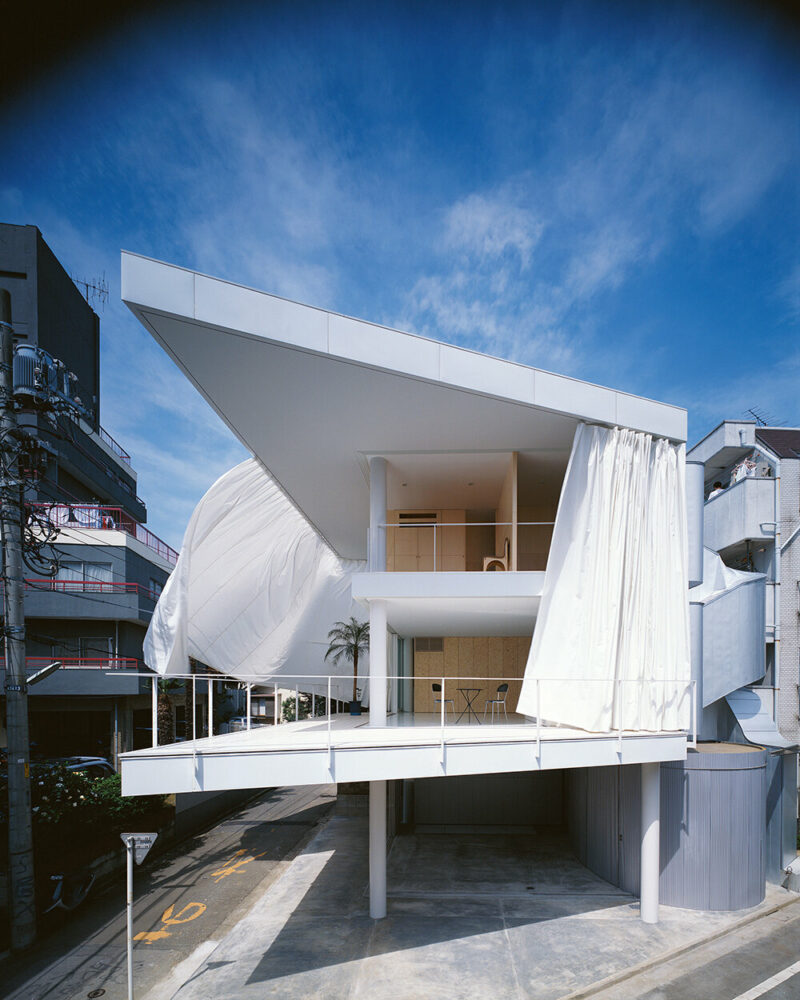 Curtain Wall House, Itabashi, Tokyo, Japan, 1995 | image © Hiroyuki Hirai