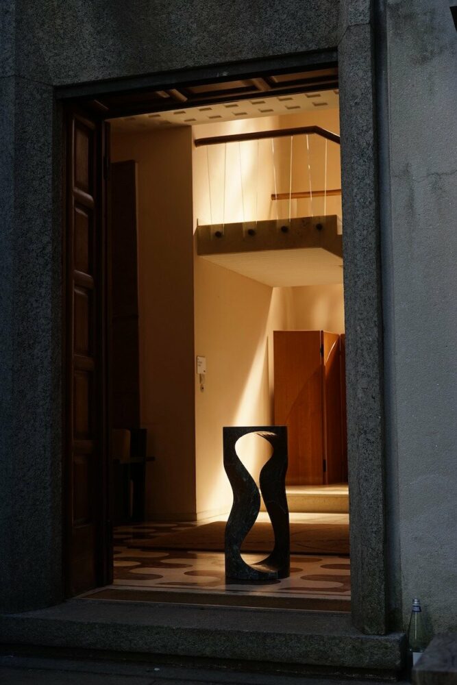 Hourglass pedestal by Johan Wilén in Verde Alpi marble from Italy