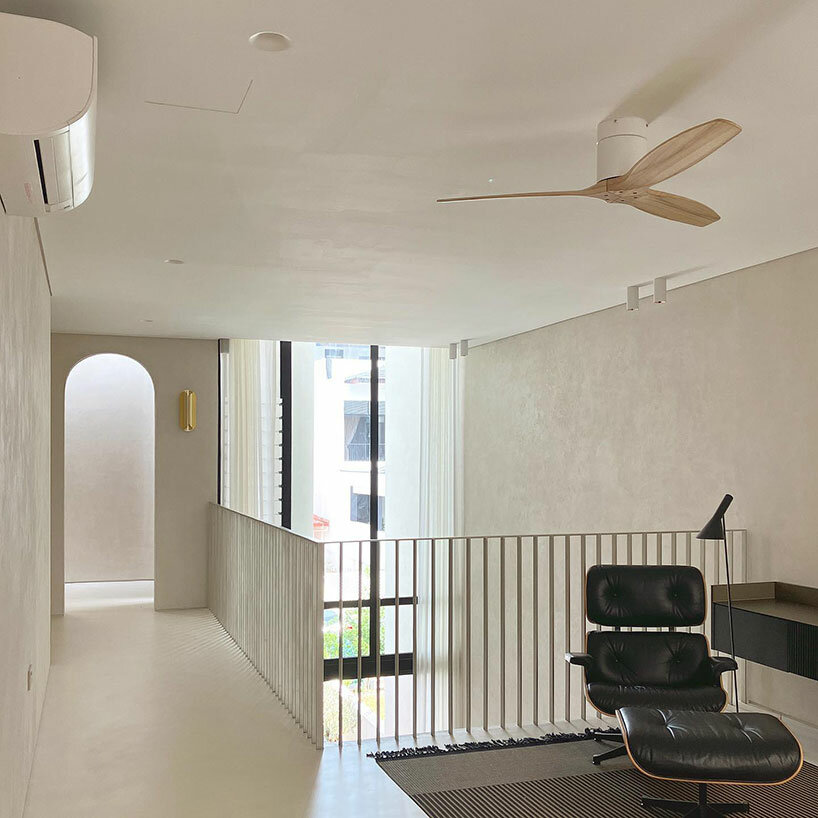 the layout enables a column-free interior