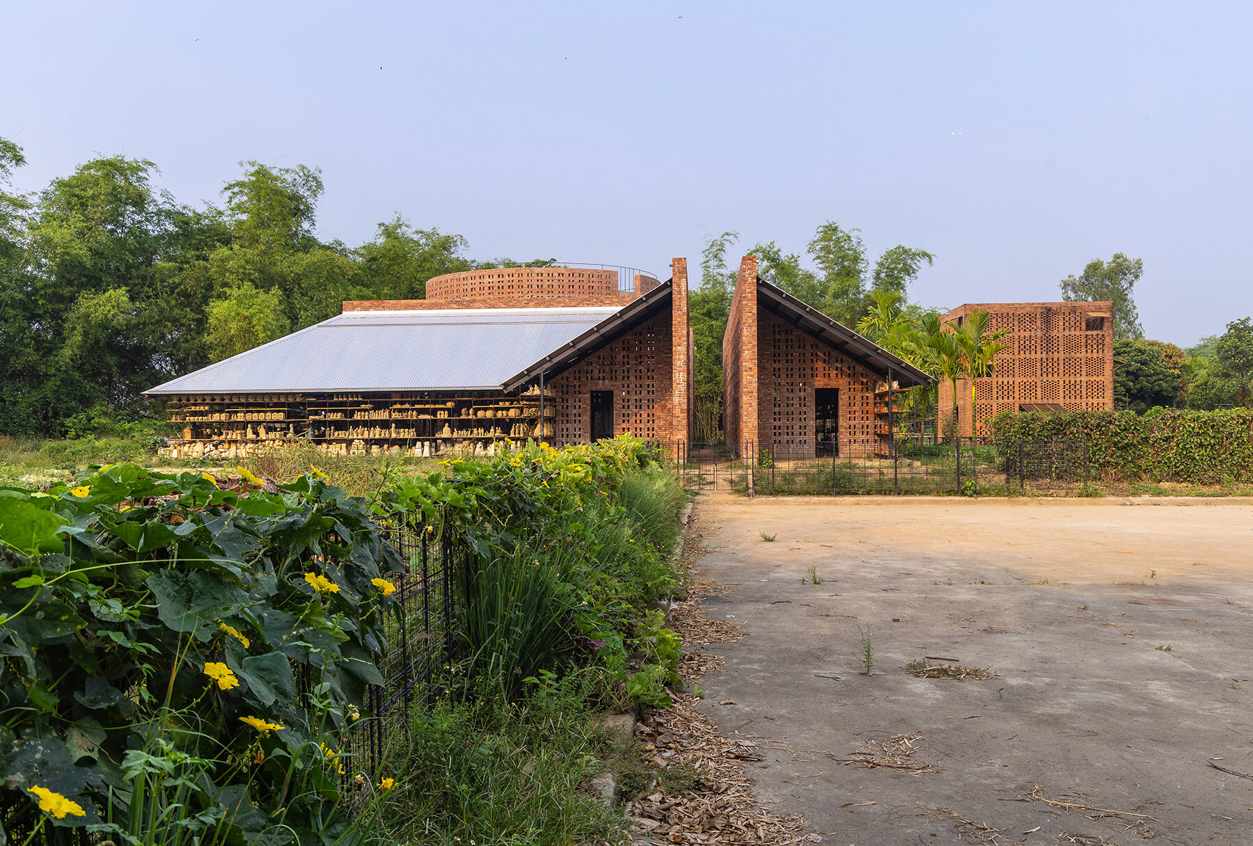 terra-cotta-workshop-designboom-full-3